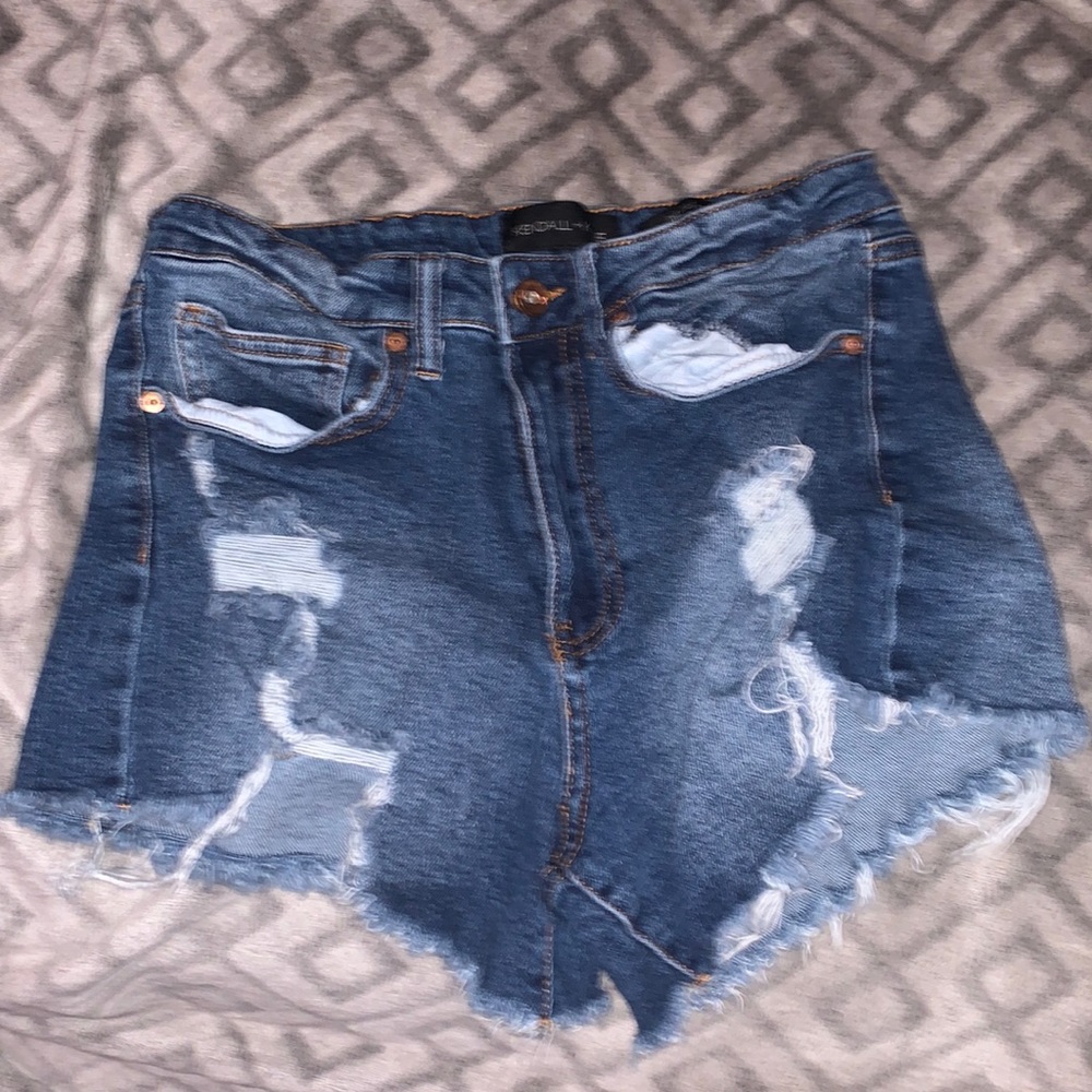 Blue Jean 5/27 Kendal Kyle shorts